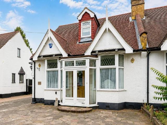 Bungalow for sale in Seven Kings, Greater London