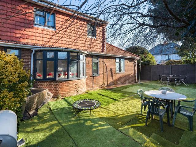 Bungalow for sale in Yiewsley, Greater London