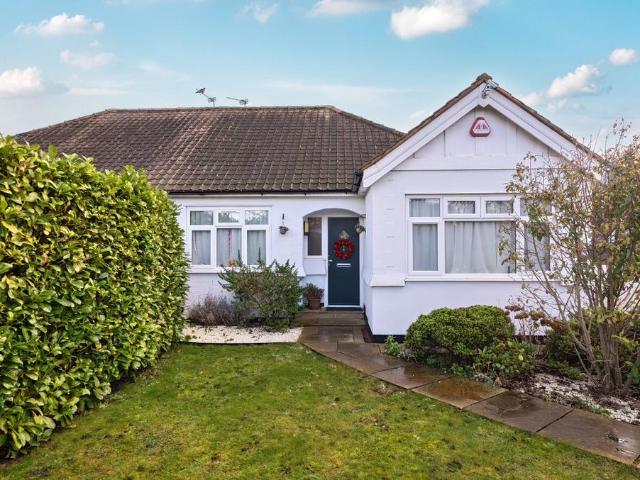 Bungalow for sale in Ramsden, Greater London