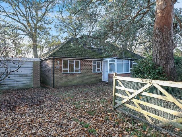 Bungalow for sale in Burstow, Hillview