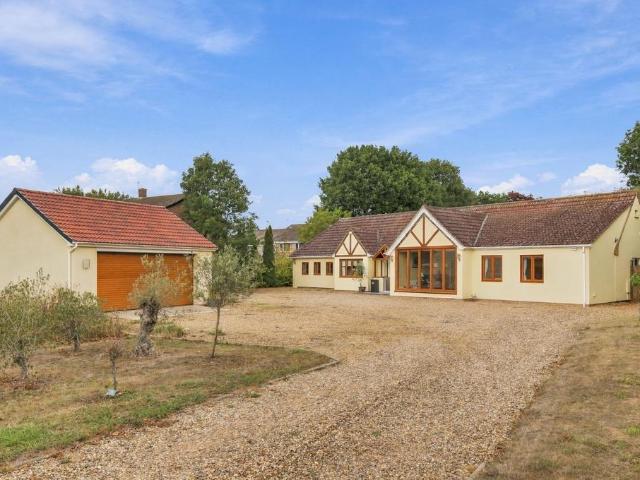 Bungalow for sale in Layer-de-la-Haye, Colchester