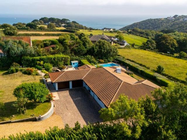 Bungalow for sale