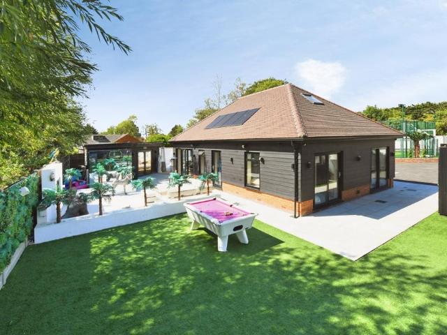 Bungalow for sale in Clapgate, Navestock Side