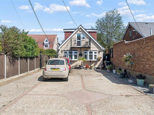 Bungalow for sale in South Hornchurch, Greater London