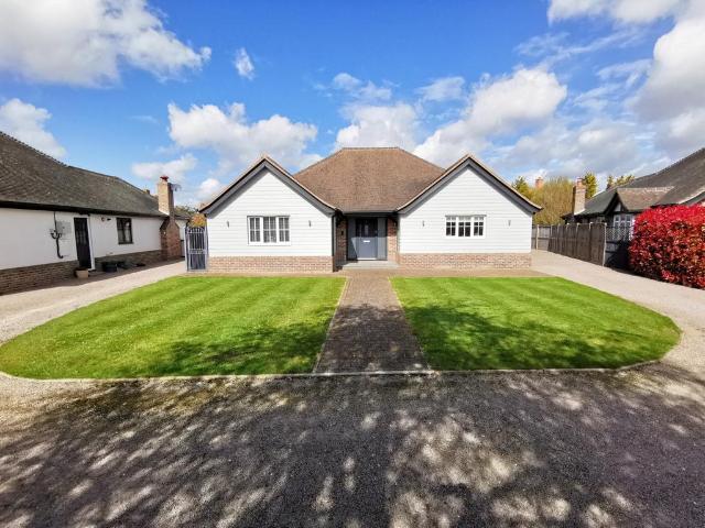 Bungalow for sale in Fordham Heath, Essex