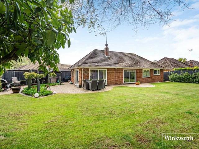Bungalow for sale in Heol-las, Surrey