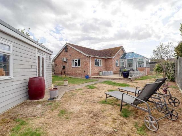 Bungalow for sale in Holland-on-Sea, Dale Hill