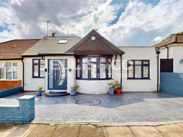 Bungalow for sale in London Borough of Ealing, Greenford