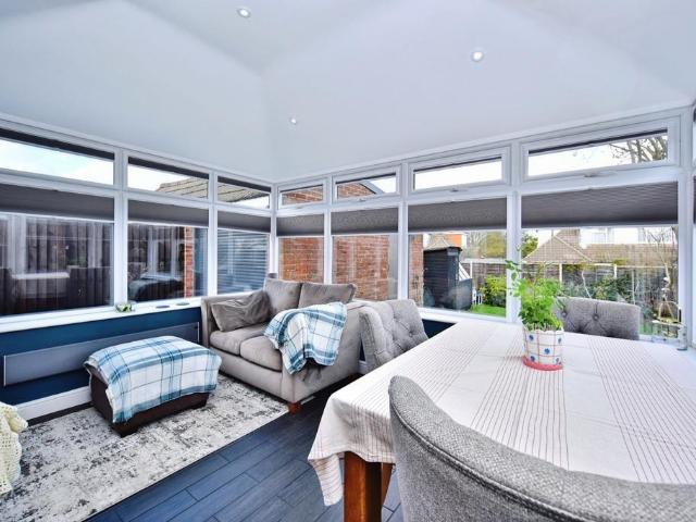 Bungalow for sale in Allington, Midway