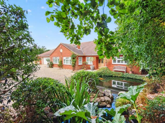 Bungalow for sale in Walton, Eastbridge