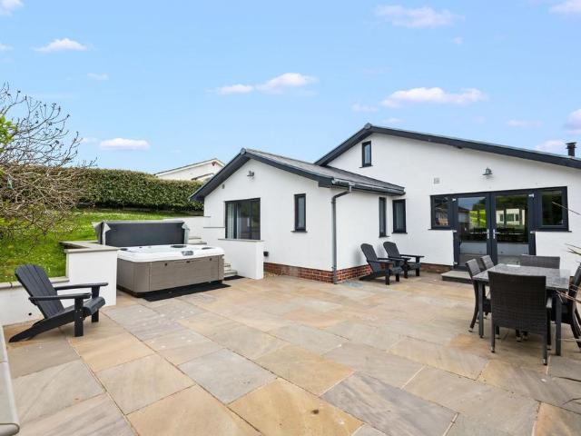 Bungalow for sale in Strode, Devon