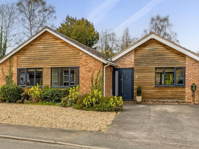 Bungalow for sale in Henley-on-Thames, Berrick Salome