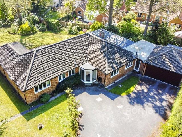 Bungalow for sale in Little Sandhurst