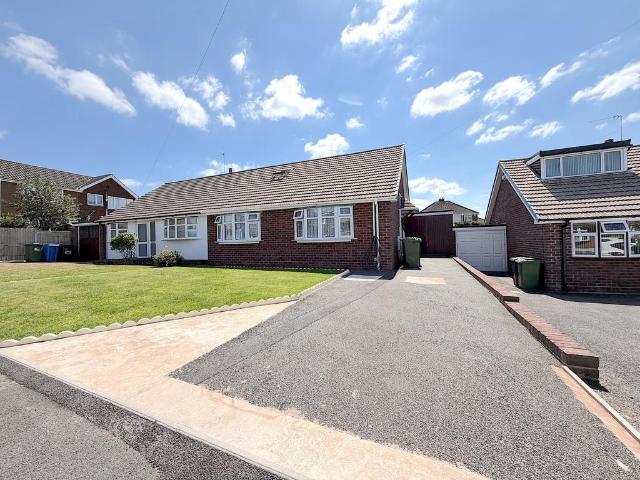 Bungalow for sale in Landywood, Great Chatwell