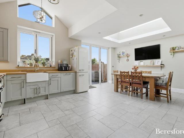 Bungalow for sale in Hornchurch, Greater London