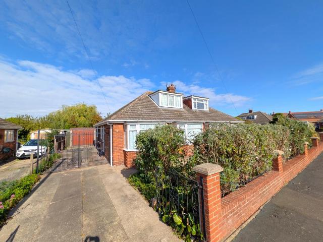 Bungalow for sale in New Waltham