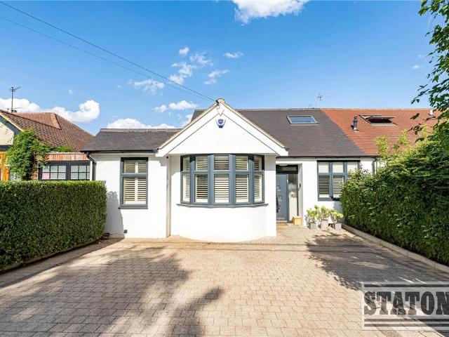 Bungalow for sale in Brunswick Park, Greater London