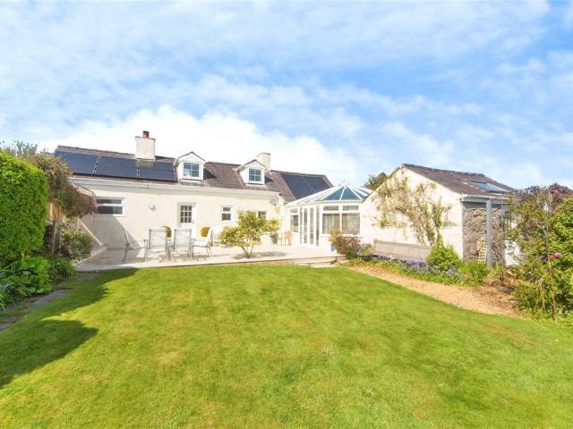 House for sale in Llanfair-Mathafarn-Eithaf, Marian-glas