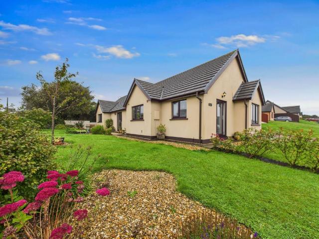 Bungalow for sale in Pentlepoir, Wales