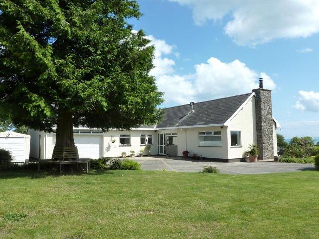 Bungalow for sale in Llanfair-Mathafarn-Eithaf, Marian-glas