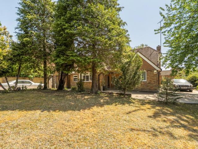 Bungalow for sale in Chalfont St. Peter, Denham