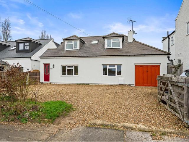 Bungalow for sale in Worcester Park, Greater London