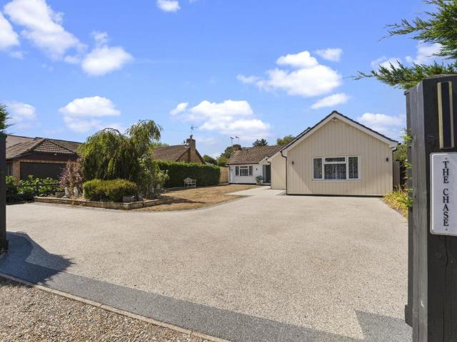 Bungalow for sale in Midway, Kent