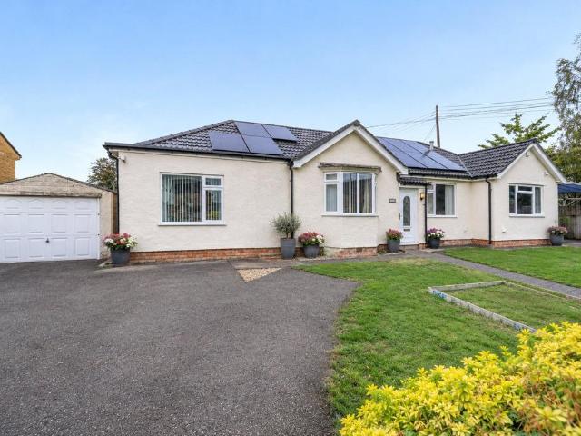 Bungalow for sale in Coat, Martock