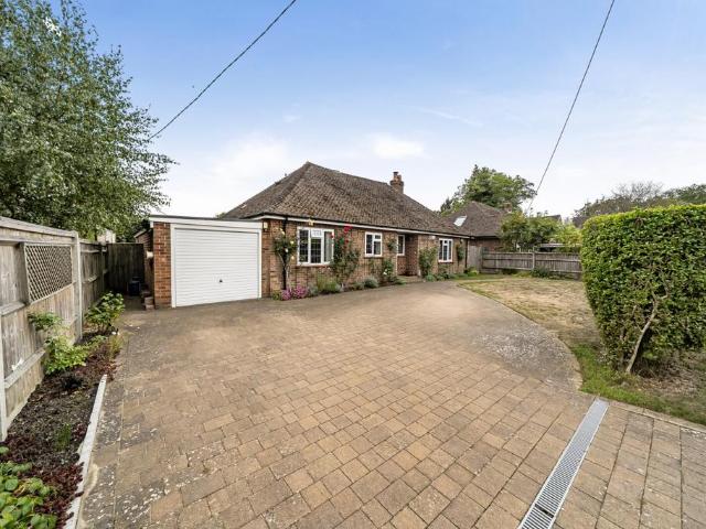 Bungalow for sale in Basildon, Upper Basildon