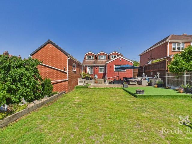 Bungalow for sale in Glasshoughton, Castleford