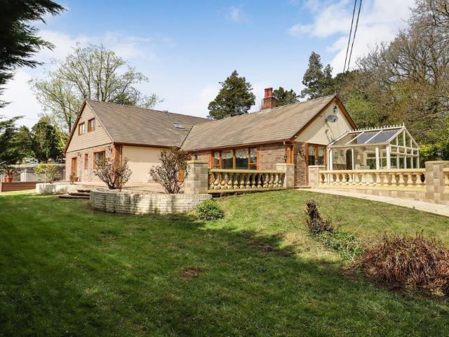 Bungalow for sale in Tonyrefail, Coedely