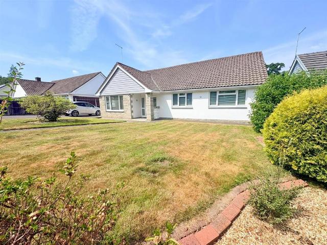 Bungalow for sale in Tricketts Cross, Ferndown