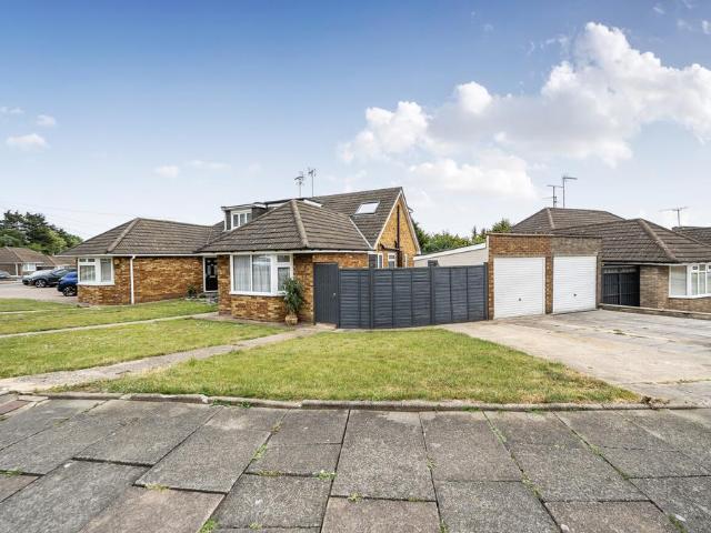 Bungalow for sale in Dunstable, Bedfordshire