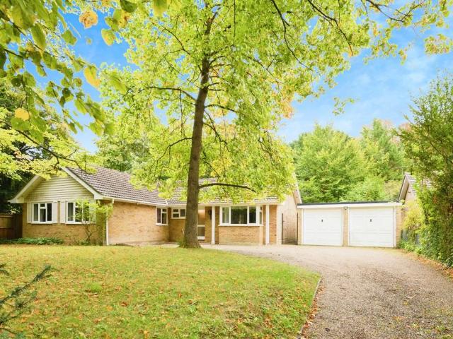 Bungalow for sale in London Borough of Croydon, Kenley