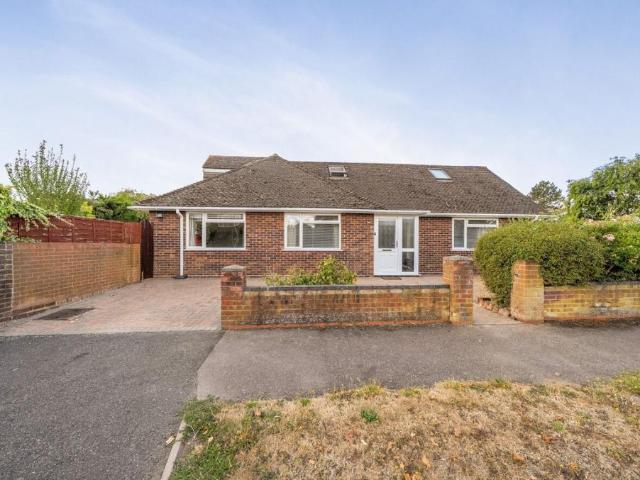 Bungalow for sale in Bedford