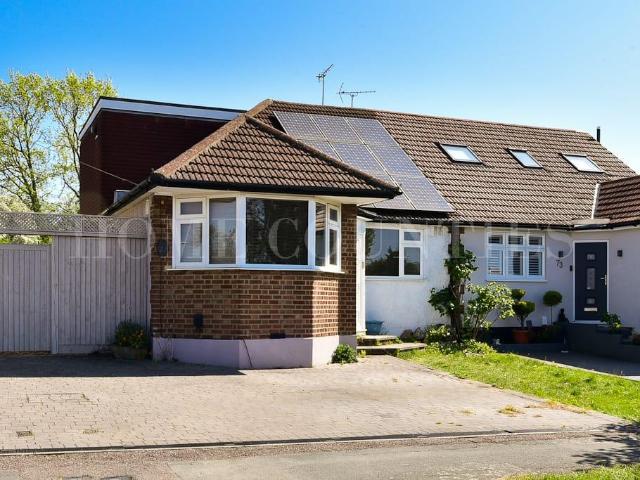 Bungalow for sale in Sunnybank, Hertsmere