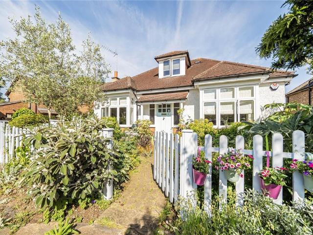 Bungalow for sale in Finchley, Greater London