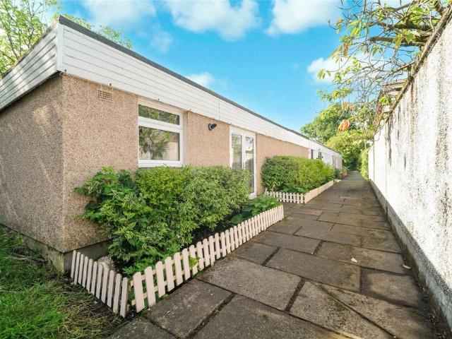 Bungalow for sale in Cumbernauld, Scotland