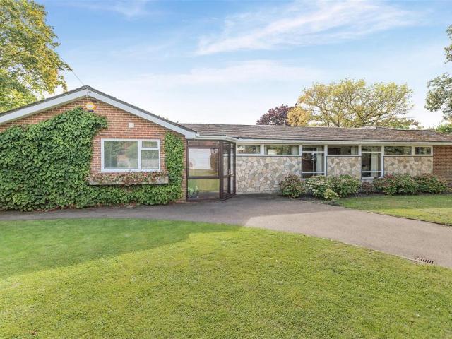 Bungalow for sale in Midway, Kent