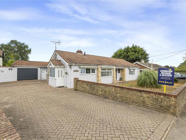 Bungalow for sale in Midway, Kent