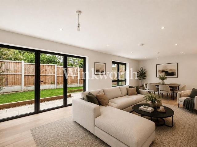 House for sale in Winchmore Hill, Palmers Green