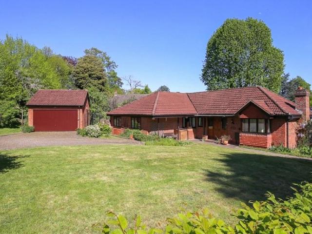 Bungalow for sale in Feckenham, City Of Bristol