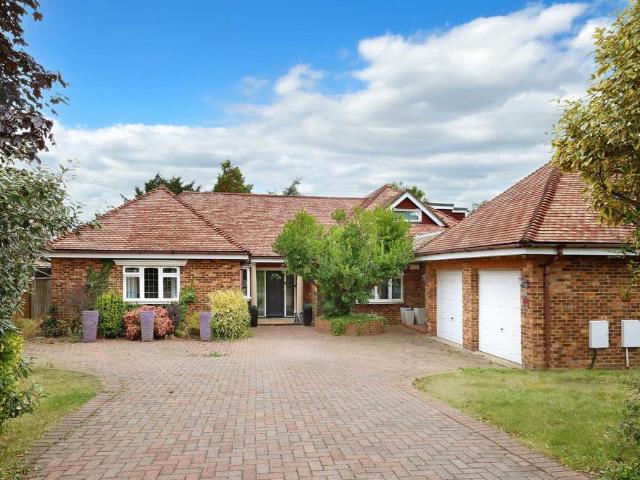 Bungalow for sale in Beaconsfield, Knotty Green