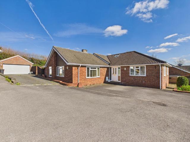 Bungalow for sale in Lunnon, Buckinghamshire
