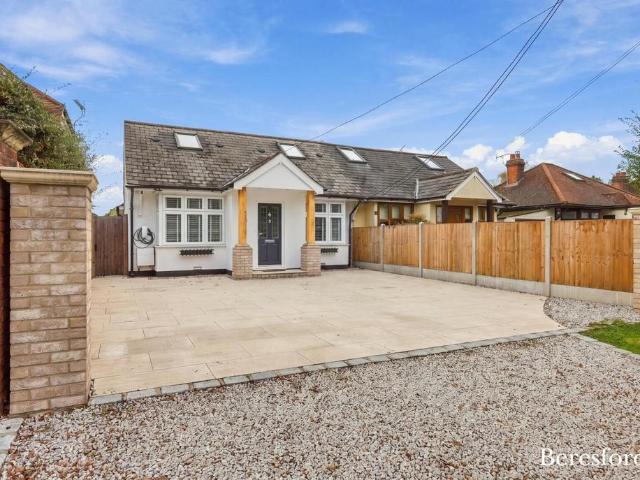 Bungalow for sale in Coxtie Green, Brentwood