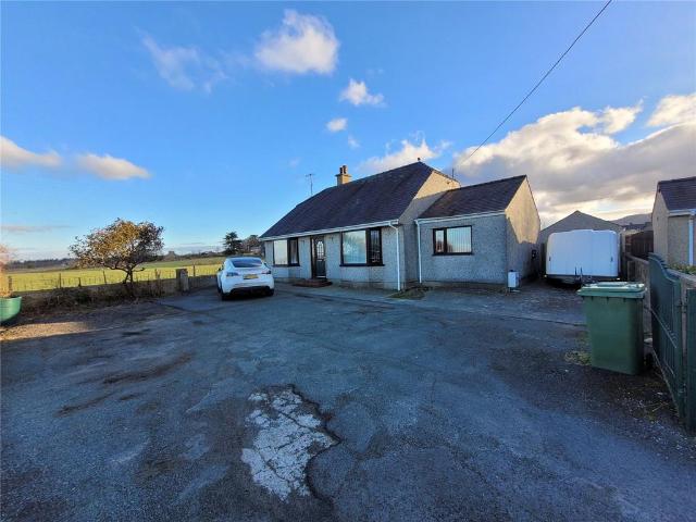 Bungalow for sale in Llanllyfni, Pen-y-groes