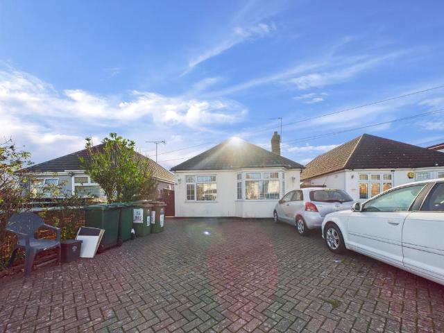 Bungalow for sale in Chattern Hill, Lower Halliford