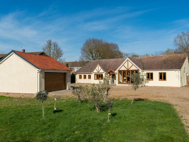 Bungalow for sale in Fordham Heath, Essex