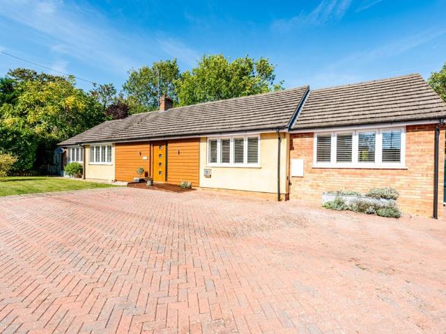 Bungalow for sale in Chearsley, Buckinghamshire