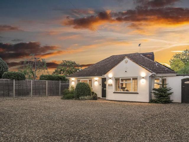 Bungalow for sale in Maidenhead, Fifield